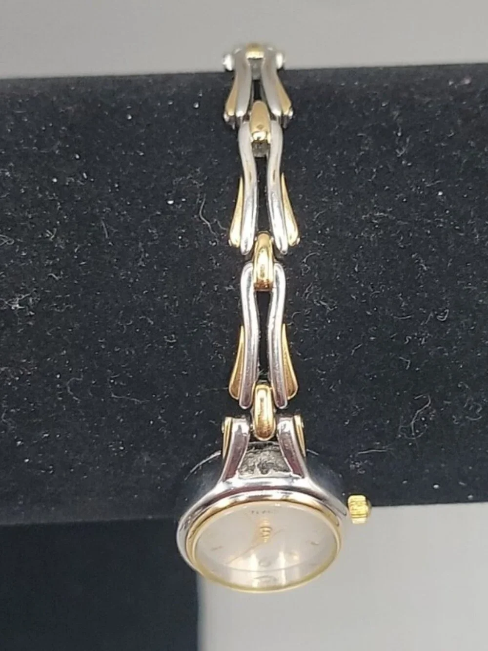 Vintage Timex Women's Two-Tone Watch N5 6.5
